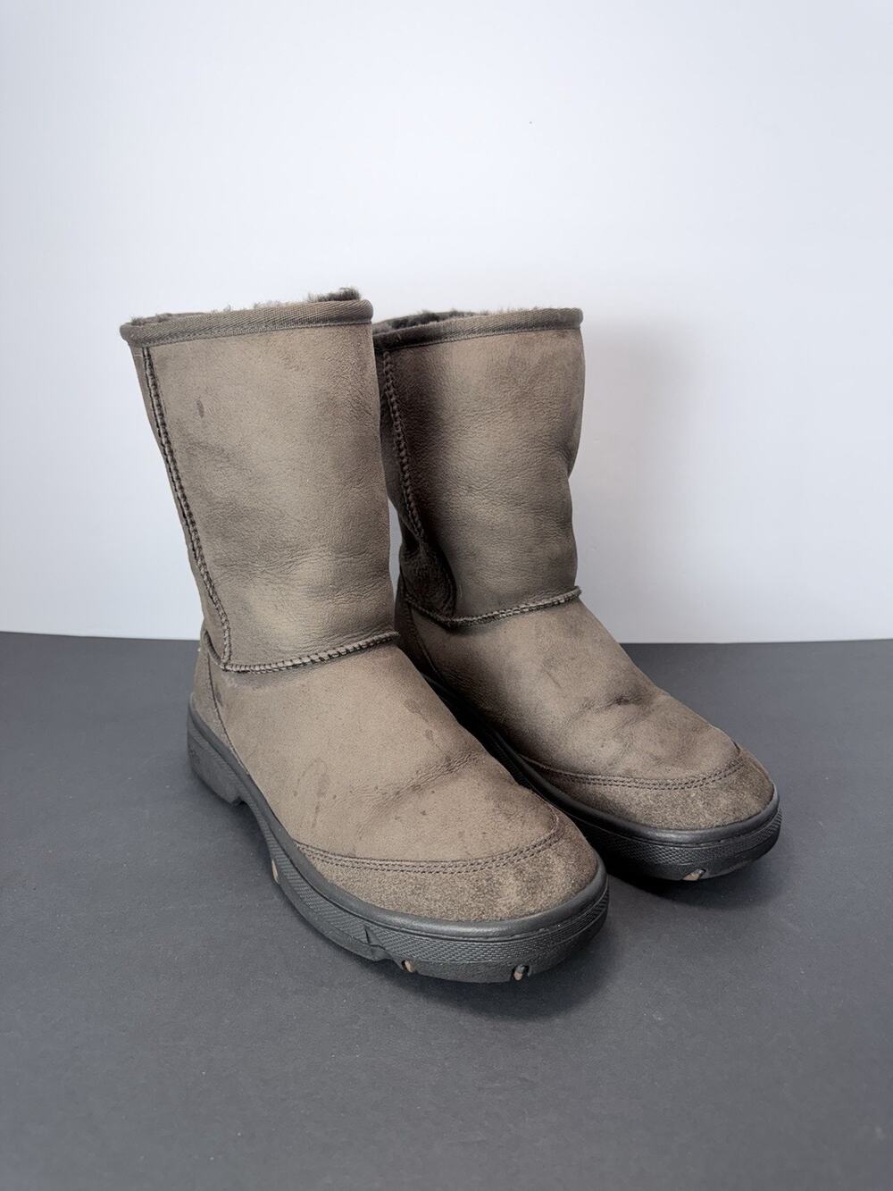 UGG Australia Ultimate Short Boots Women’s 9 Brown Suede Sheepskin Winter Boots